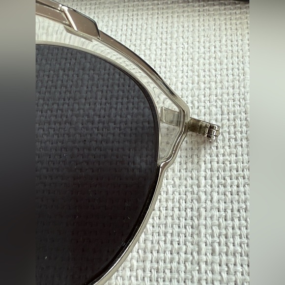 Dior So Real 48mm Silver Sunglasses – Broken Arm – For Repair or Parts - Picture 5 of 8